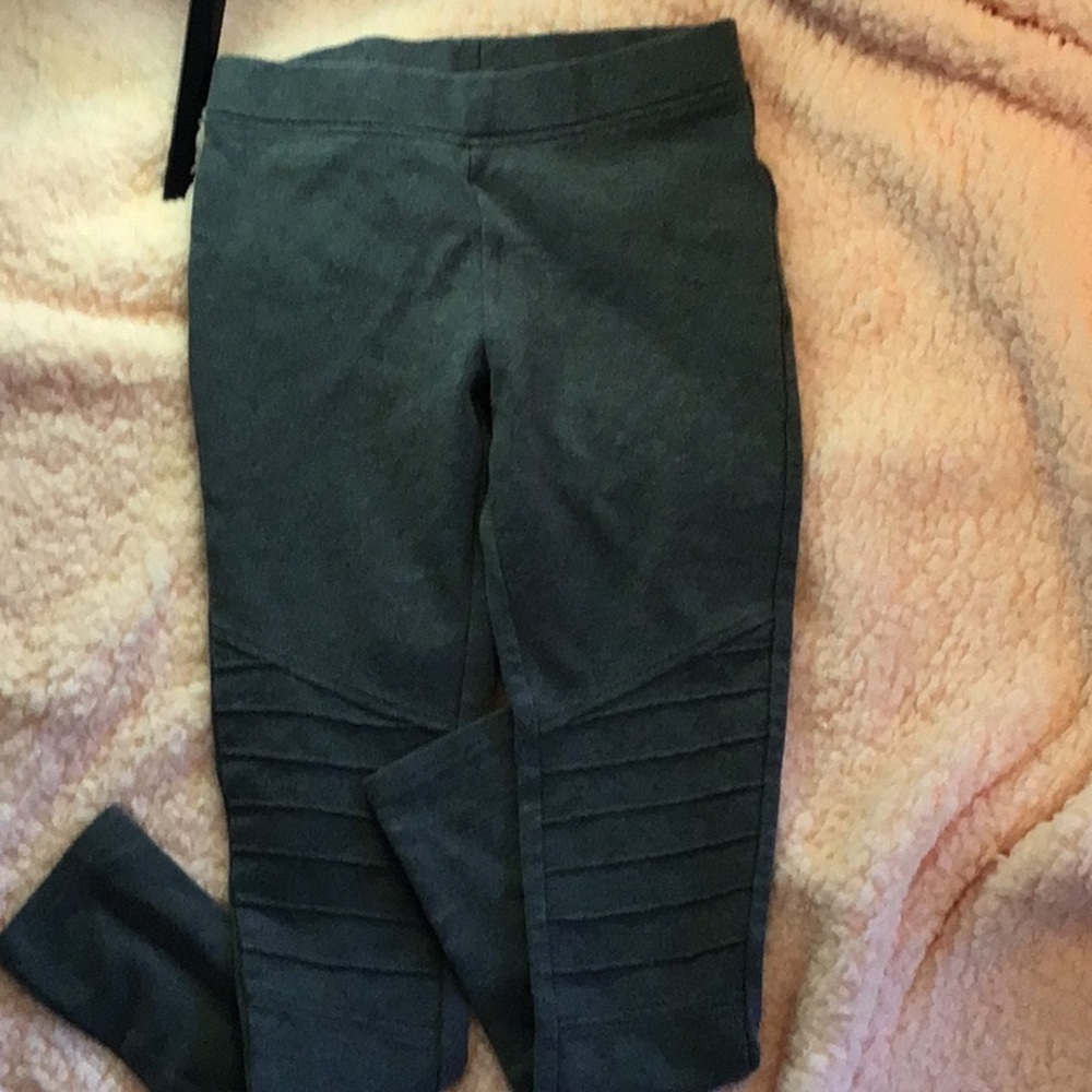 Gray pants with ruffle knee